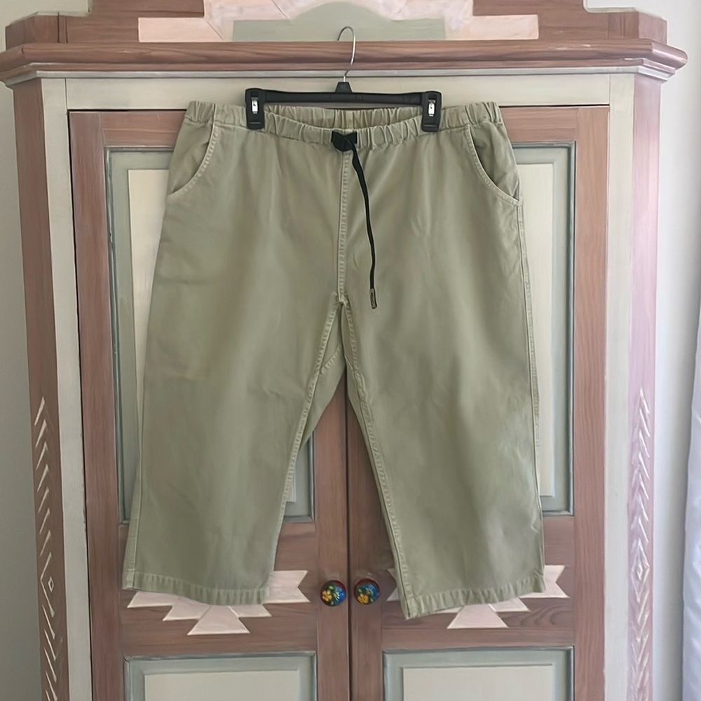 Gramicci | Genuine Canvas crop pant. Olive color. Size XL. Draw waist. Pockets